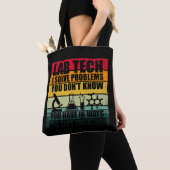 Grappige lab tech citeert humor van laboratoriumte tote bag (Dichtbij)