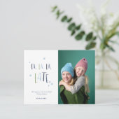 Grappige Late Kerstmis Familiefoto Feestdagenkaart (Staand voorkant)