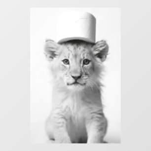 Grappige Leeuwenwelp met Toiletpapier Hoed Minimal Raamsticker