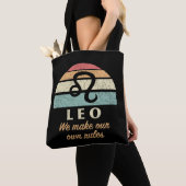 Grappige Leo Zodiac regels Tote Bag (Dichtbij)