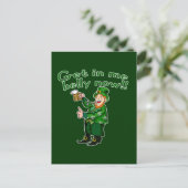 Grappige Leprechaun en Beer Tshirt voor St. Pat's Briefkaart (Staand voorkant)