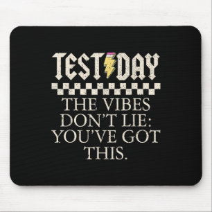 Grappige leraren op de testdag De vibes liegen nie Muismat