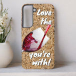 Grappige liefde de wijn die je bent met bericht samsung galaxy hoesje<br><div class="desc">Met een kurkachtergrond en een glas rode wijn in gietende actie maakt deze telefoonhoes een leuk cadeau-idee voor de wijnliefhebber. Personaliseer of verwijder de tekst,  of bewerk met behulp van de ontwerptool om een lettertypestijl,  -grootte en -kleur te selecteren die u wilt.</div>