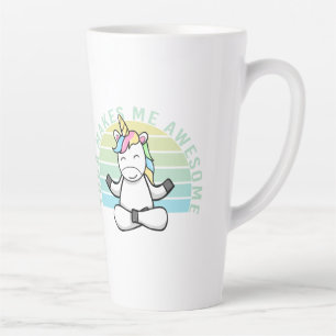 Grappige lieve eenhoorn die yoga doet. grappige yo latte mok