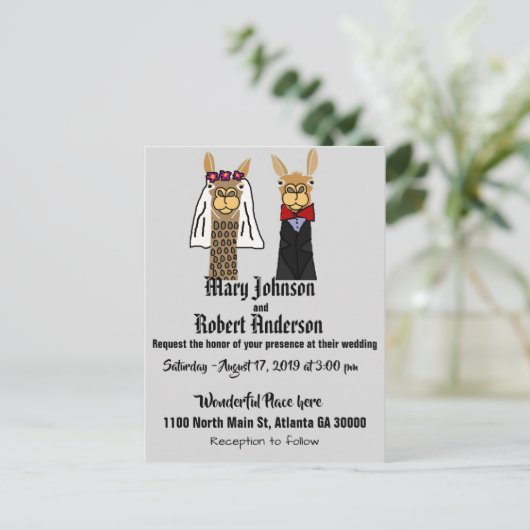 Grappige Llama bruid en bruidegom bruiloft uitnodi Uitnodiging Briefkaart (Staand voorkant)
