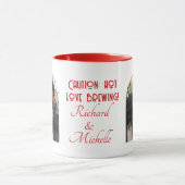 Grappige Love Quote Custom Foto en Namen Rood Mok (Midden)