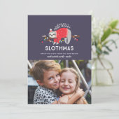 Grappige luiaard kerst feestdagenkaart (Staand voorkant)