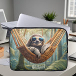 Grappige luiaard met zonnebril in een hangmat laptop sleeve<br><div class="desc">Deze coole laptophoes is voorzien van een grappige luiaard met een zonnebril in een hangmat in het oerwoud.  geschenk idee voor hem voor elke gelegenheid.</div>