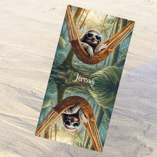Grappige luiaard met zonnebril in een hangmat, per strandlaken