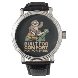 Grappige luiaard rijdt op schildpad horloge