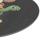 Grappige luiaard rijdt op schildpad snijplank (Hoek)