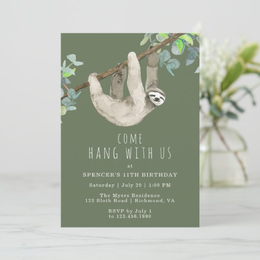 Grappige luiaard schattig bos groene kinderen verj kaart (Staand voorkant)