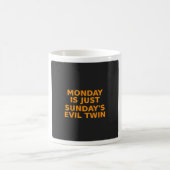 Grappige maandag mok - Maandag is gewoon zondag's (Center)