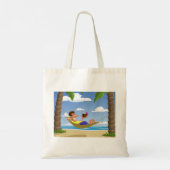 Grappige man die ontspant in een strandhangmat tote bag (Achterkant)