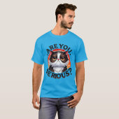 Grappige "Meen je dat?" Chagrijnige Oordelende Kat T-shirt (Voorkant volledig)