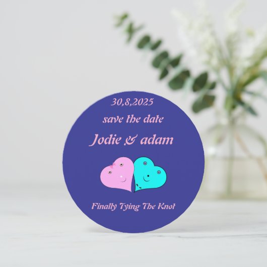 Grappige meneer en mevrouw harten save the date (Staand voorkant)