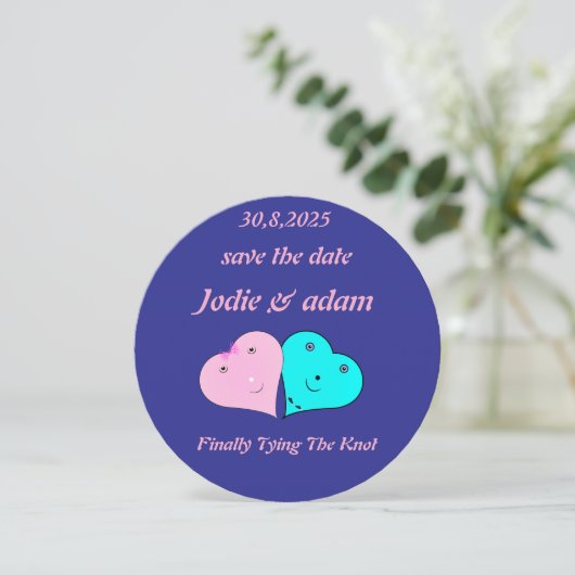 Grappige meneer en mevrouw harten save the date (Staand voorkant)