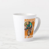 Grappige miereneter aangedreven door cafeïne fiets latte mok (Rechterhoek)