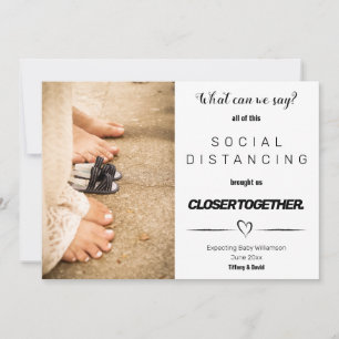 Grappige minimalistische social distancing zwanger aankondiging