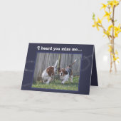 Grappige "Missing You" Kaart met Schattigee Basset (Gele Bloem)