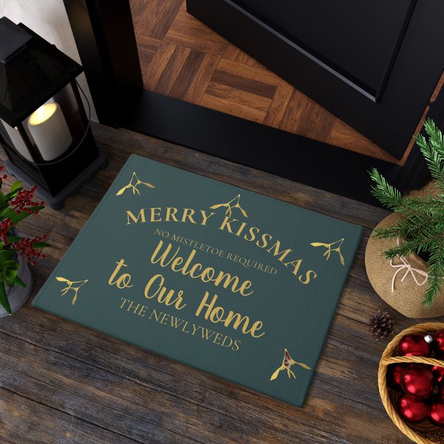 Grappige Mistletoe Welkom Groene Kerstmis Deurmat (Merry Kissmas! Put this doormat at your door and wait for all the kisses. Just add your family name)