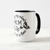 Grappige MOM Life Mok met Vlinderontwerp (Voorkant rechts)