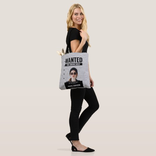 Grappige Mugshot Gezocht Aangepaste Naam & Tekst P Tote Bag (Op model)