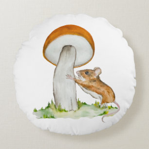 Grappige muis met wilde paddenstoel rond kussen