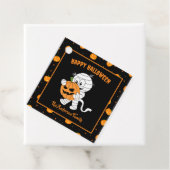 Grappige mummie lopen met Halloween pompoen partij Bedankjes Labels (In situ)