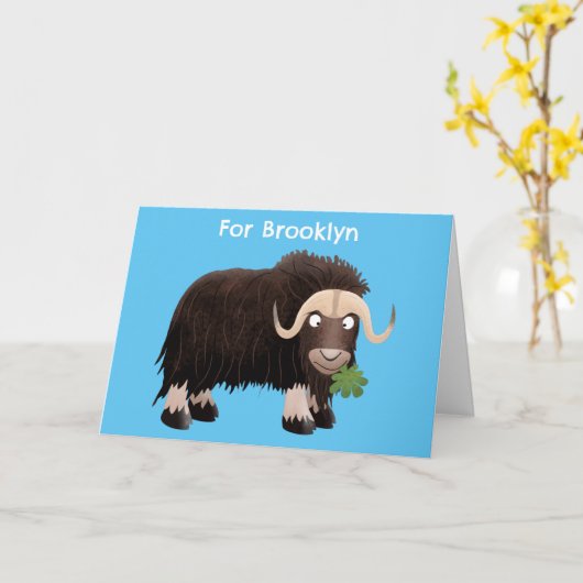 Grappige muskusos gepersonaliseerde cartoon verjaa kaart (Gele Bloem)