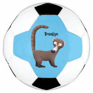 Grappige nieuwsgierige coati cartoonillustratie voetbal