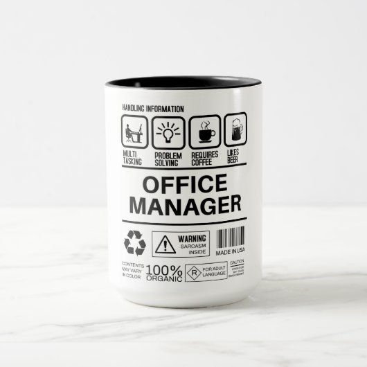 Grappige Office Manager die informatie verwerkt Mok (Midden)
