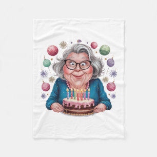Grappige oma die naar verjaardagstaart kijkt fleece deken