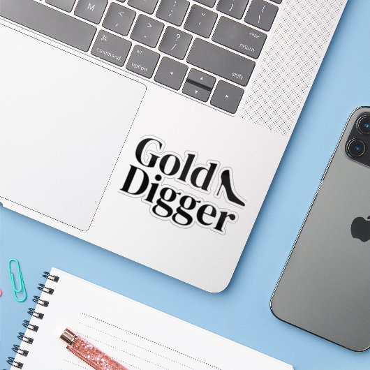 Grappige op maat gemaakte vinyl sticker van Gold D (Laptop met iPhone)