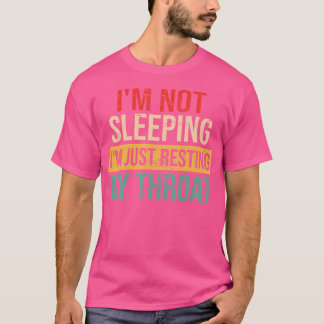 Grappige operazangeres slaapt niet alleen in rust t-shirt