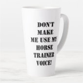 Grappige paardensporttrainer pas naam aan latte mok (Rechterhoek)