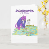 Grappige paarse werkende kat verjaardags vis kaart (Gele Bloem)