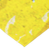 Grappige paasgroeten: ruiter op reusachtige kuiken tafelkleed (Gekanteld)