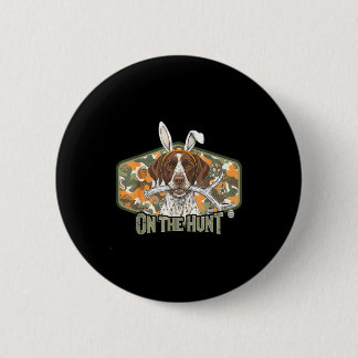 Grappige paaslabrador retriever op jacht naar koni ronde button 5,7 cm