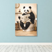 Grappige panda die krant leest badkamer humor canvas afdruk (Insitu (Houten vloer))