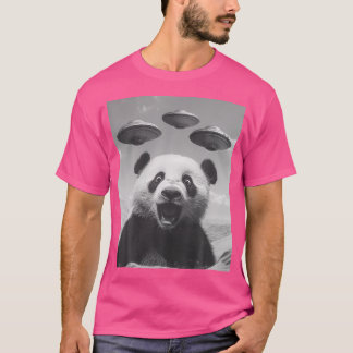 Grappige Panda Selfie met UFO's Weird Panda T-shirt