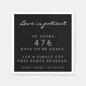 Grappige pandemische bruiloft uitgestelde liefde i servet (Voorkant)