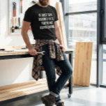 Grappige papa citaat Duct Tape Fix Vaderdag T-shirt<br><div class="desc">Vier de koning van de snelle oplossingen met dit grappige Vaderdag T-shirt met een grappige quote. Perfect voor vaders die trots zijn op hun doe-het-zelfvaardigheden (en houden van een goede lach), dit shirt combineert humor met praktische bruikbaarheid. Een geweldig cadeau voor Vaderdag, verjaardagen of gewoon omdat het een leuke manier...</div>