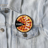 Grappige pepperoni pizza leuke foodie zwart rood ronde button 7,6 cm (In situ)