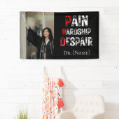 Grappige PhD afstudeerfoto met pijn, ontbering en Spandoek (Insitu)