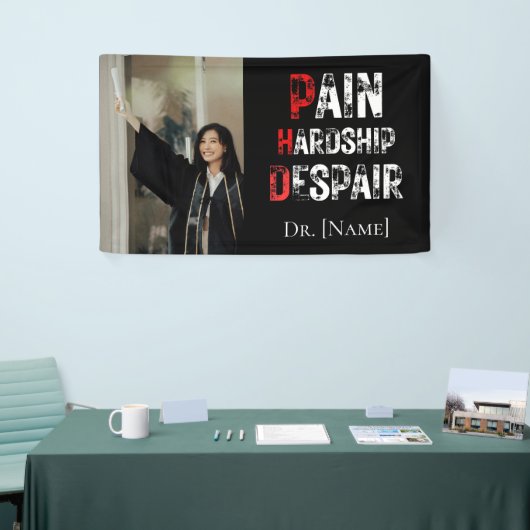 Grappige PhD afstudeerfoto met pijn, ontbering en Spandoek (Beurs)