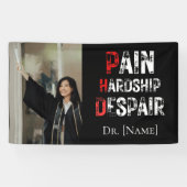 Grappige PhD afstudeerfoto met pijn, ontbering en Spandoek (Horizontaal)