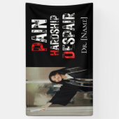 Grappige PhD afstudeerfoto met pijn, ontbering en Spandoek (Verticaal)