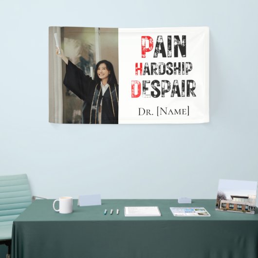 Grappige PhD afstudeerfoto met pijn, ontbering en Spandoek (Beurs)