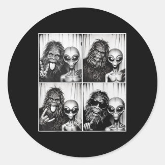 Grappige photobooth foto Sasquatch UFO Bigfoot en  Ronde Sticker